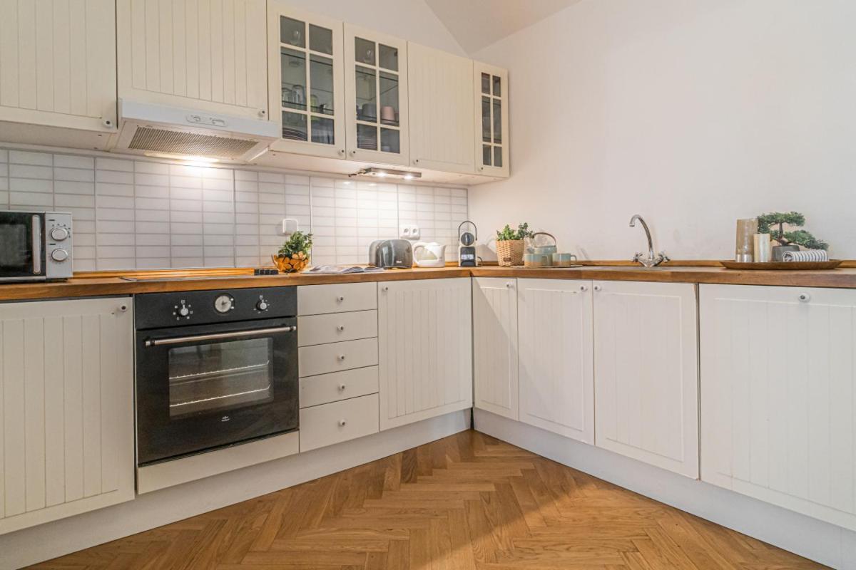 Apartmán Bright & Spacious At Mala Strana, Charles Bridge 3 Min Of Walk Praha Exteriér fotografie