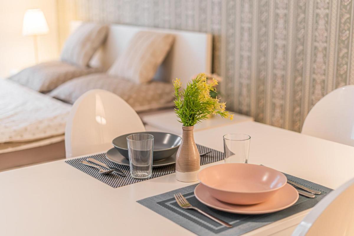Apartmán Bright & Spacious At Mala Strana, Charles Bridge 3 Min Of Walk Praha Exteriér fotografie