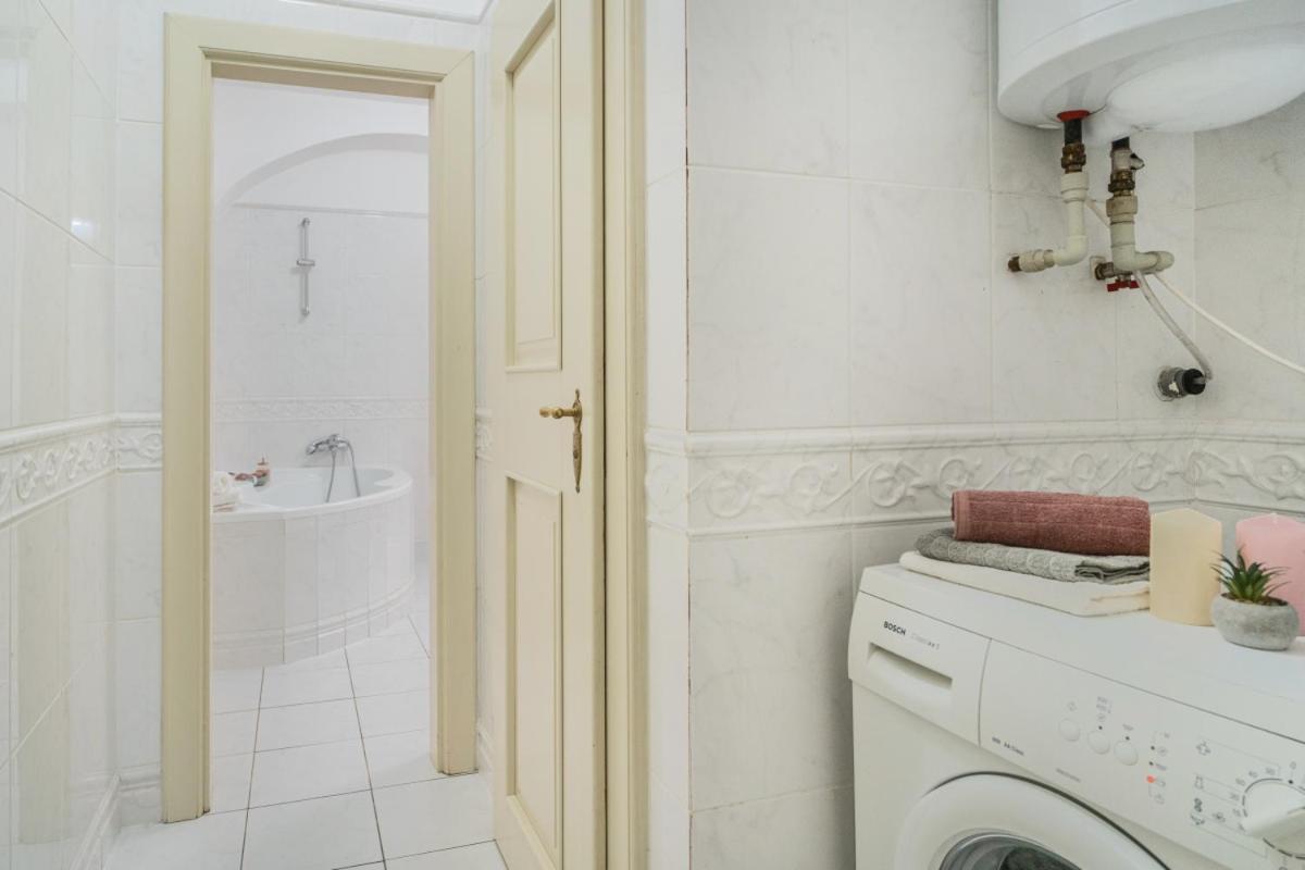 Apartmán Bright & Spacious At Mala Strana, Charles Bridge 3 Min Of Walk Praha Exteriér fotografie